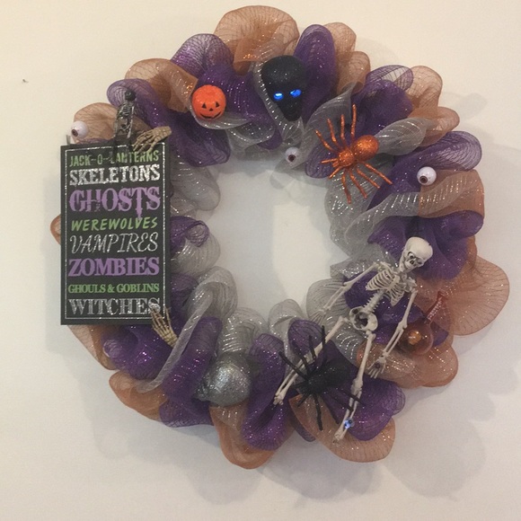 Halloween light-Up skull Wreath Spooky Fun 33 x 31 - Picture 1 of 7